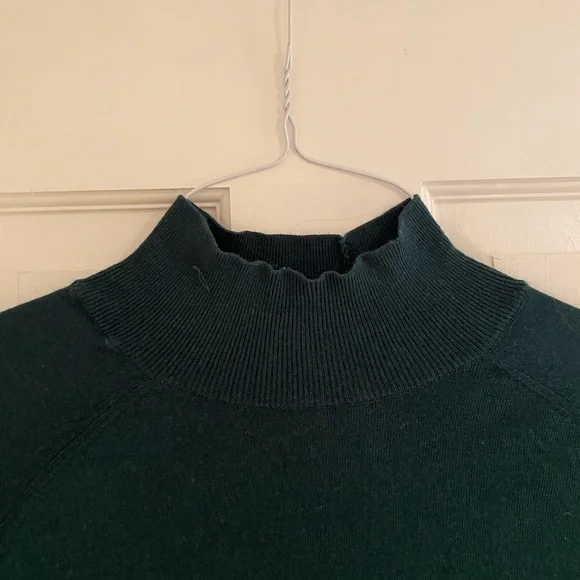 Massimo Dutti wool/silk oversized turtleneck sweater in emerald green - Picture 3 of 8